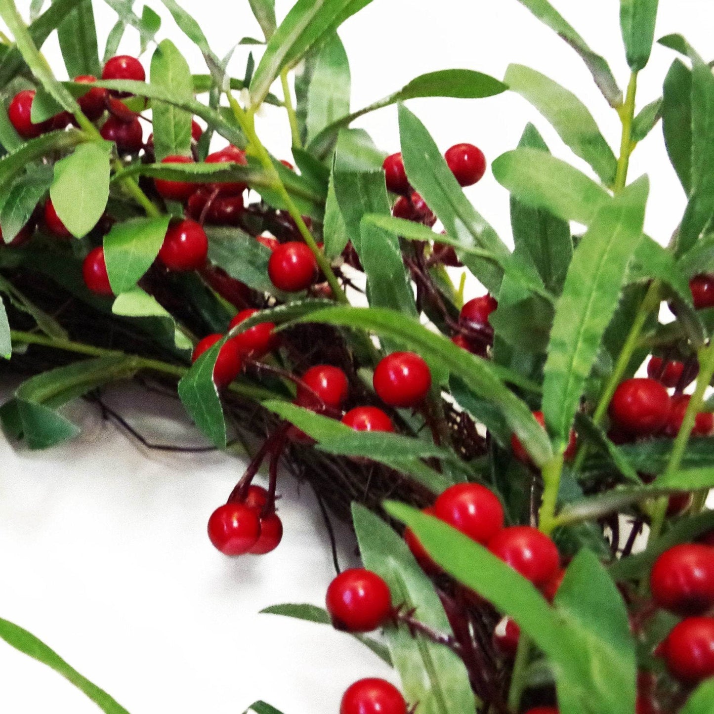 Large Christmas Wreath Red Berry & Mistletoe Leaf 60cm - Evergreenery