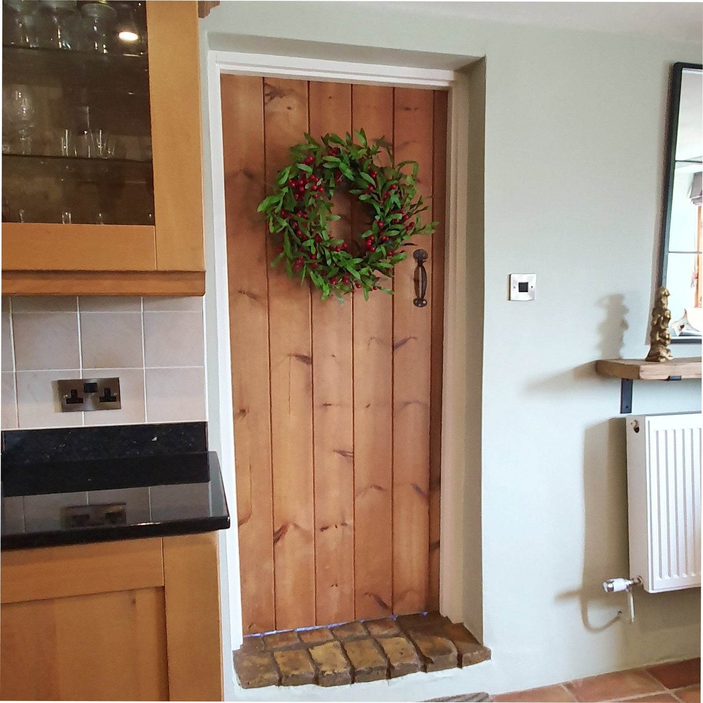 Large Christmas Wreath Red Berry & Mistletoe Leaf 60cm - Evergreenery