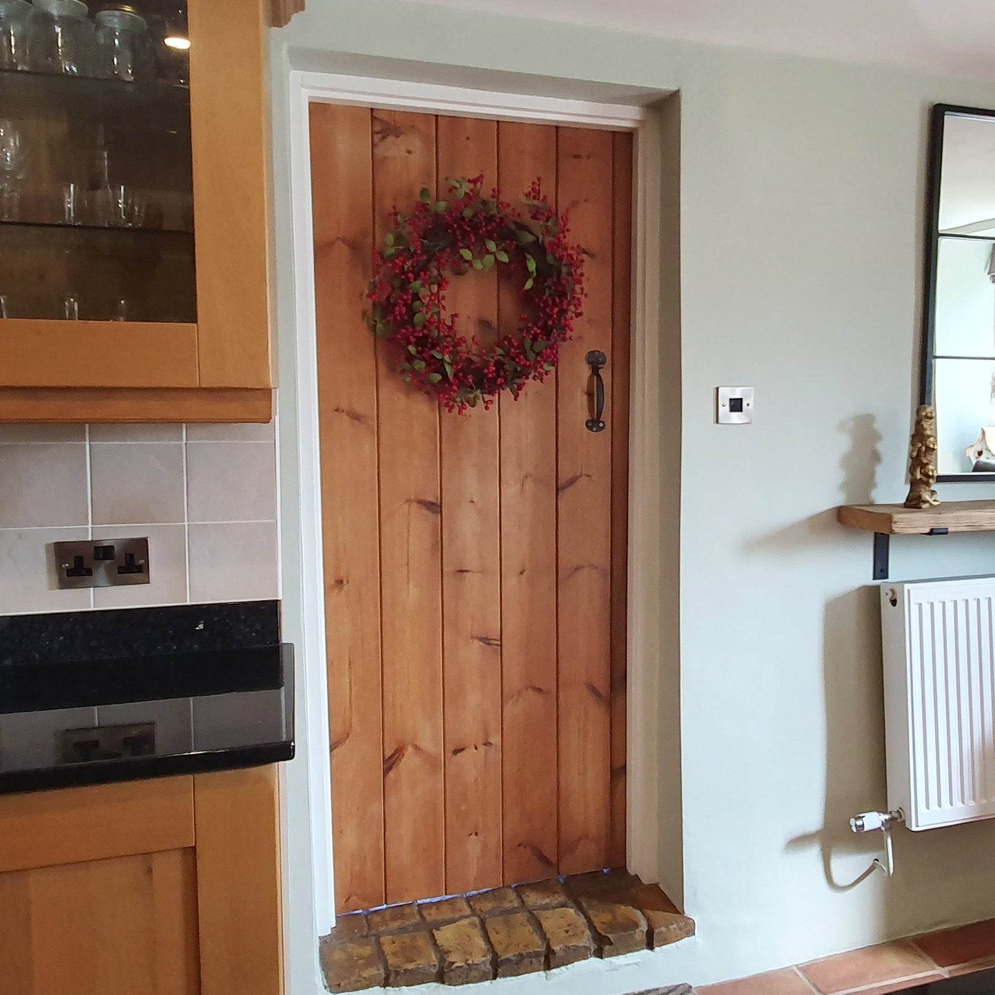 Large Christmas Natural Look Red Berry Floristry Wreath 60cm - Evergreenery