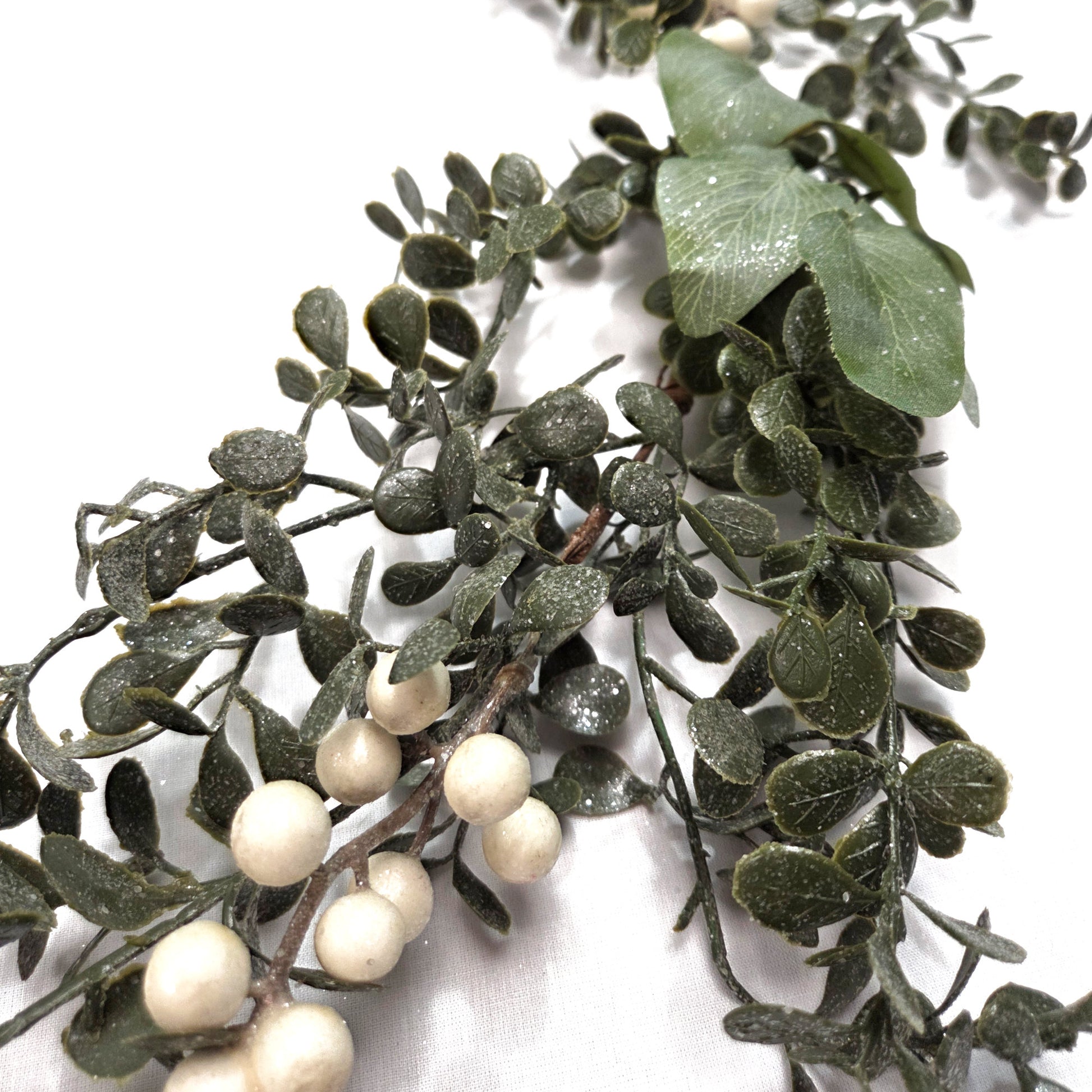 Frosted Boxwood & White Berries Garland 150cm
