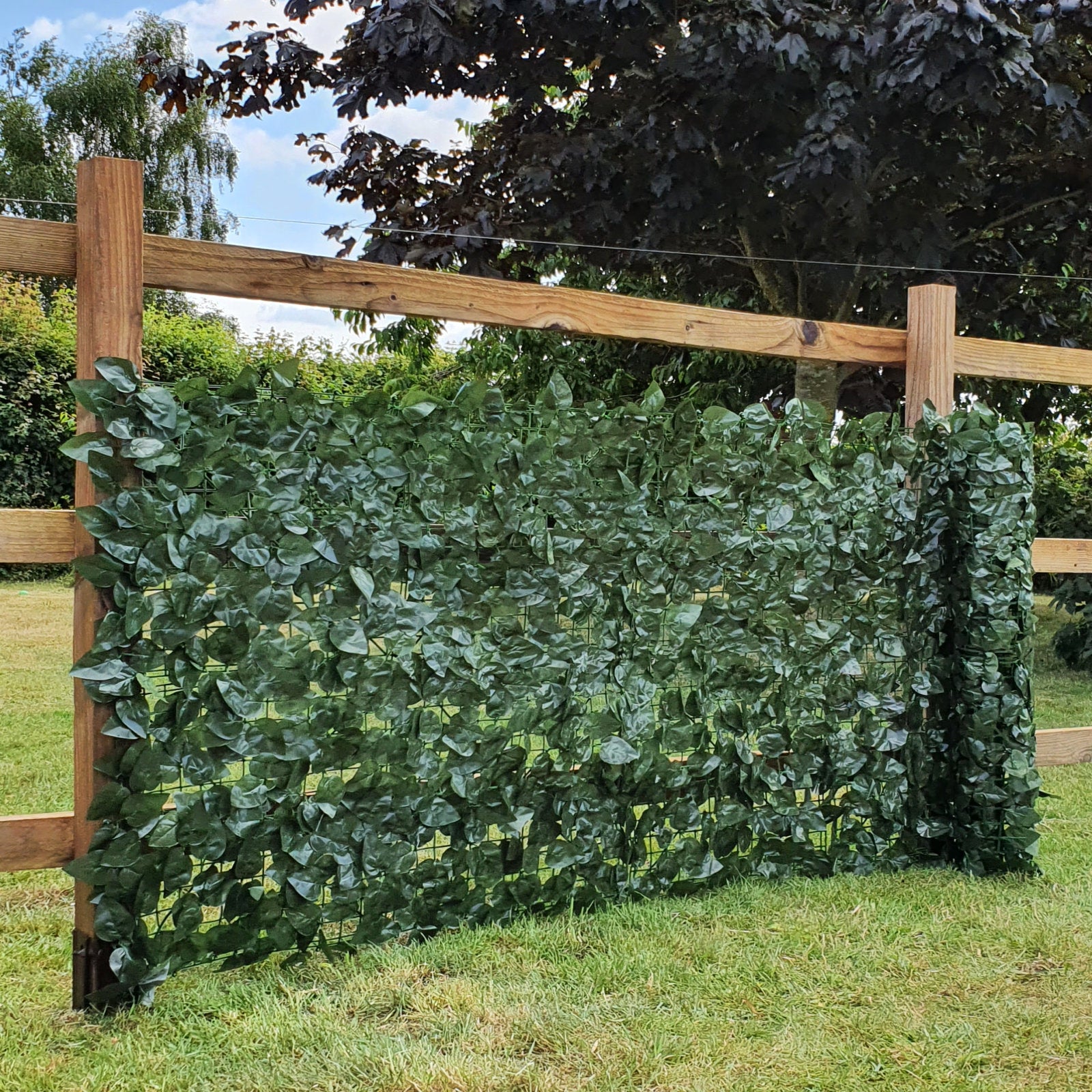 Artificial Ivy Leaf Hedge Garden Fence Privacy Screening On Wood Fence